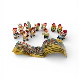 KINDER SURPRISE SET (11)  COOKING GARDEN DWARFS KITCHEN LAWN
GNOMES 1999